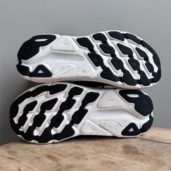 Hoka One Shoes Men 9.5D Clifton 9 Black White Running Shoes Walking Comfort - Picture 13 of 15